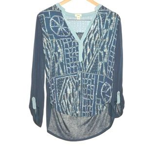 Silky woman’s blouse in trendy blue design like new